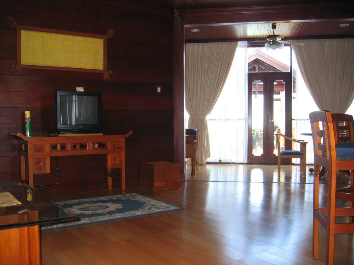Hotel Pantai Gapura Makassar Exterior foto