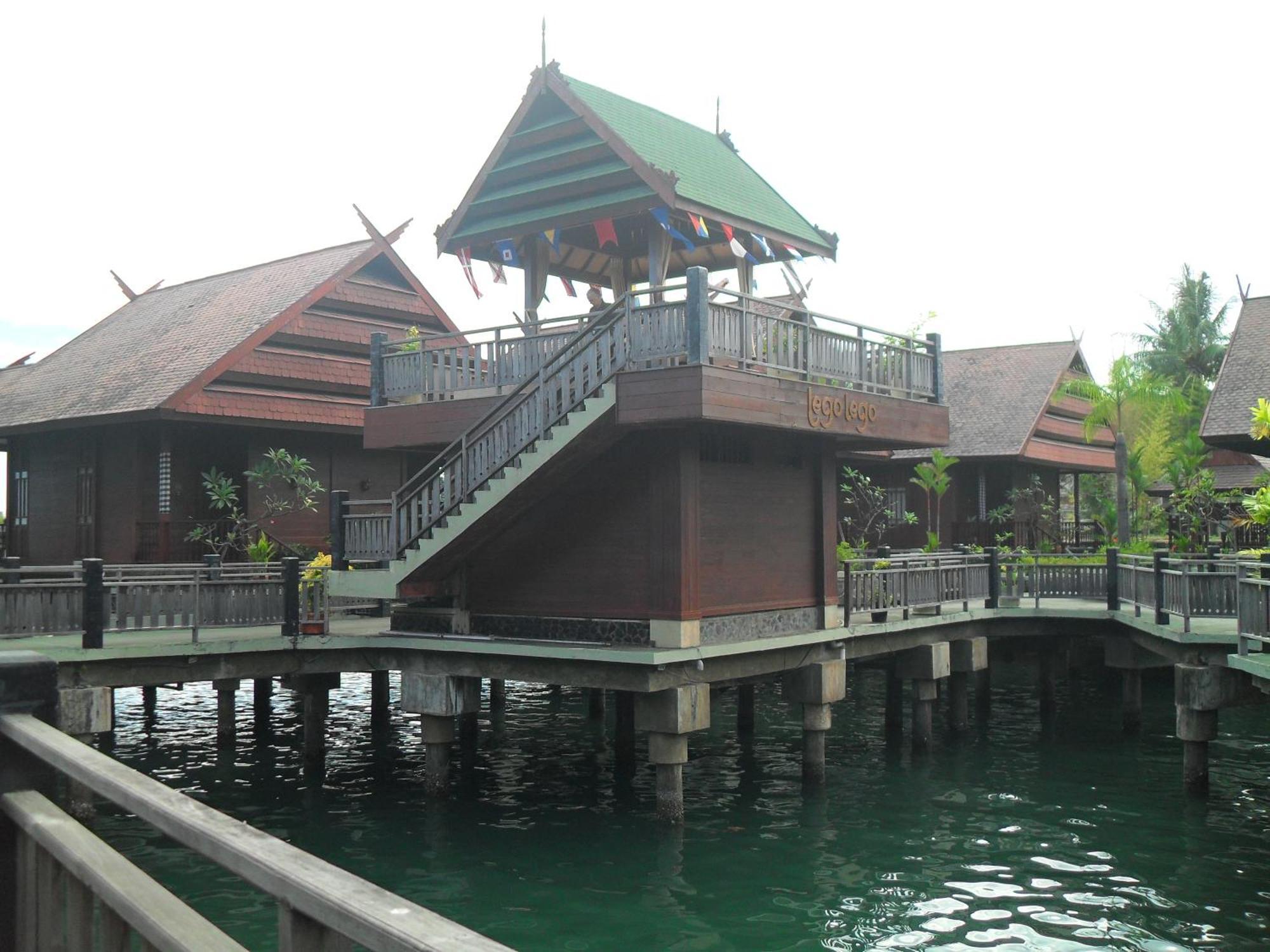 Hotel Pantai Gapura Makassar Exterior foto