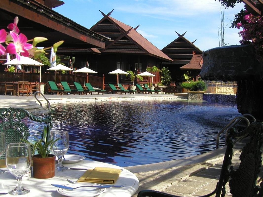 Hotel Pantai Gapura Makassar Exterior foto