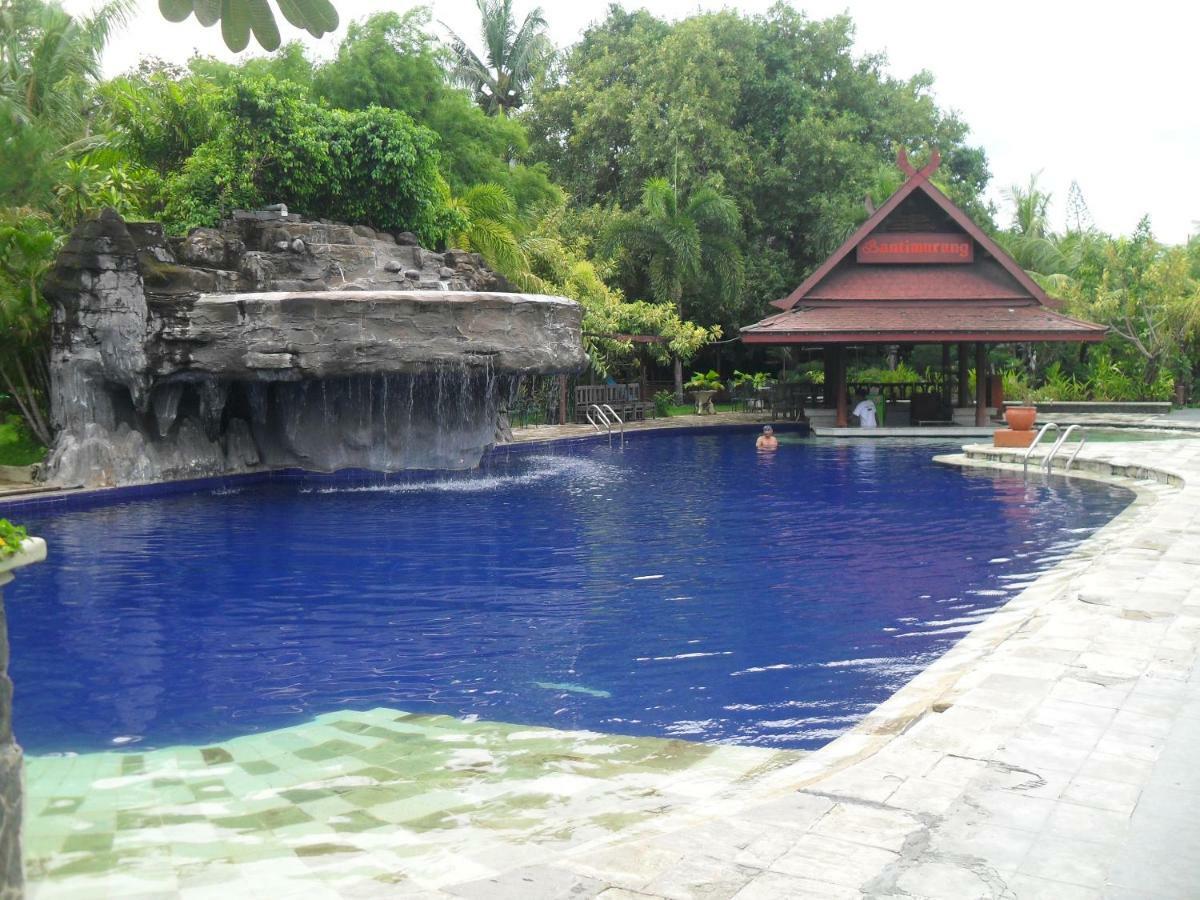 Hotel Pantai Gapura Makassar Exterior foto